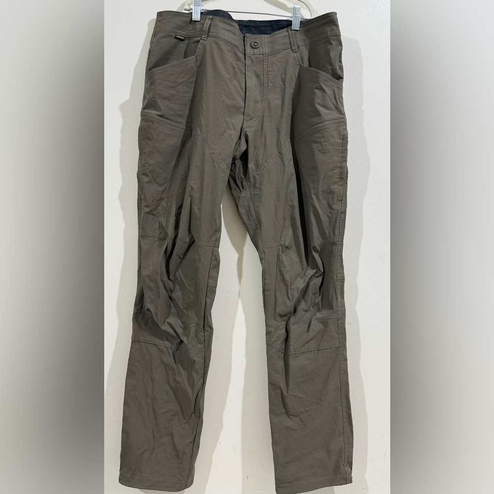 Kuhl Men's Cargo Pants in Olive